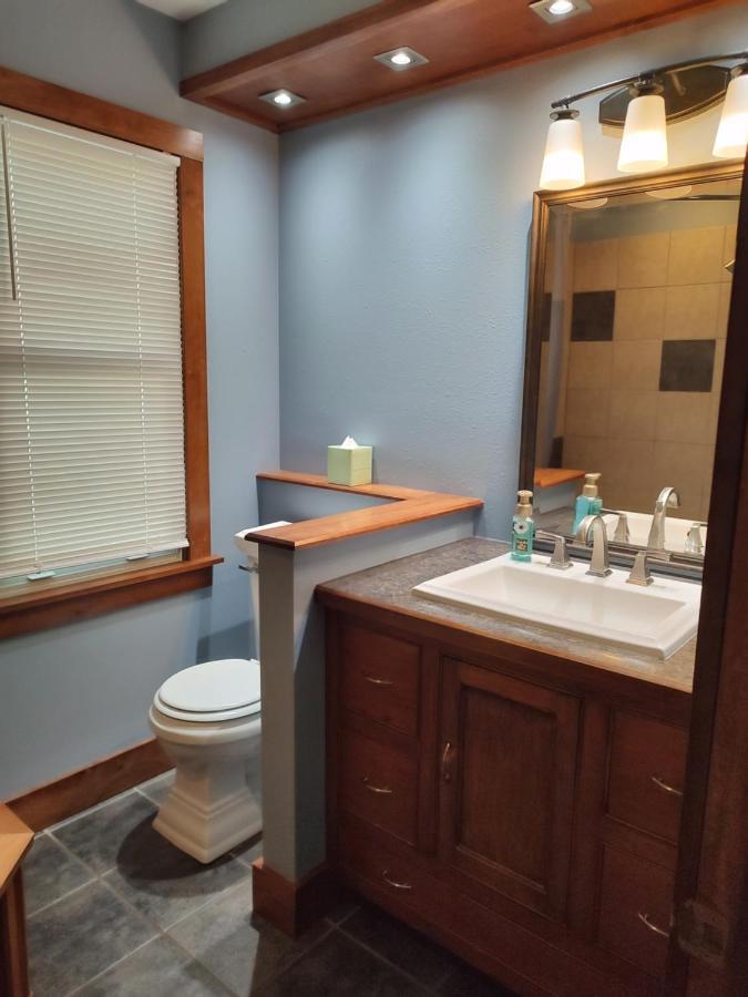 Charming, 1-Bedroom, Open Concept House La Crosse Exterior photo