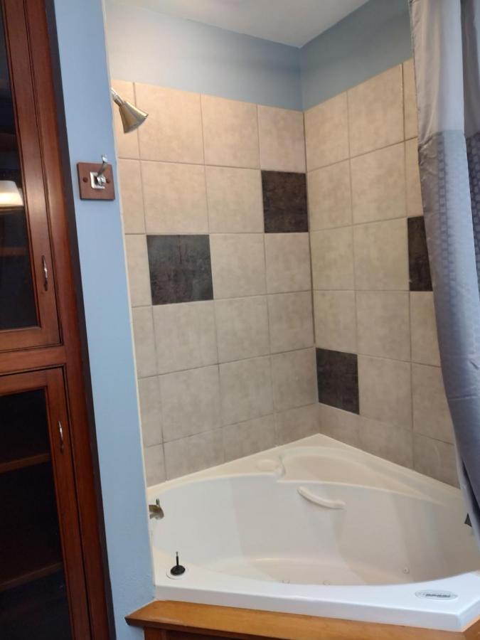 Charming, 1-Bedroom, Open Concept House La Crosse Exterior photo